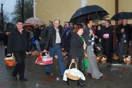 На Великдень Арсеній Яценюк разом із родиною відвідав Чернівці